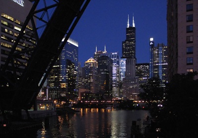 Skyline over Chicago River (49k image)